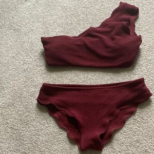 Texturized burgundy bikini